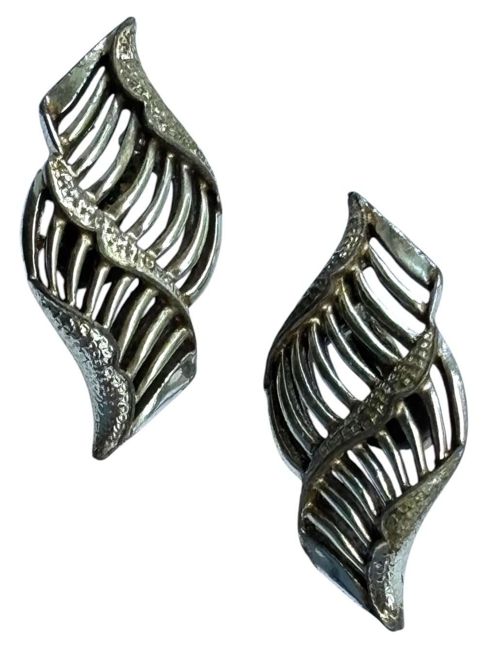 Coro Signed Vintage 1950s Silver Tone Openwork Leaf Clip On Earrings